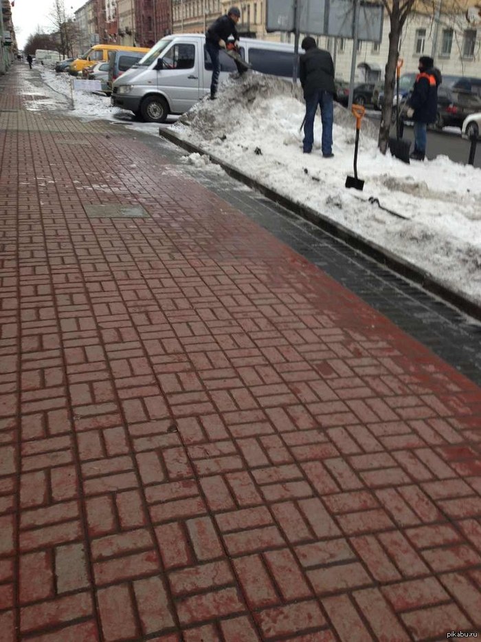 A friend saw this today... - Snow, Trash, Saint Petersburg, Trash