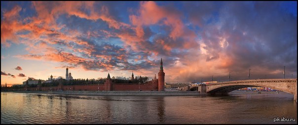 Закат в москве сегодня время. Москва-река Кремль рассвет. Москва Кремль рассвет. Рассвет над Москвой рекой Москва Сити. Кремль Москва закат.