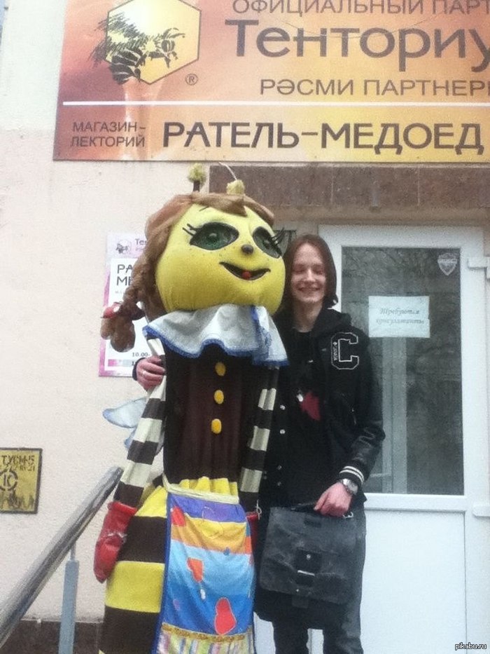 У нас в городе есть одна очень страшная пчела