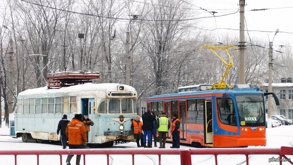 Две эпохи...