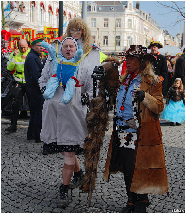 Карнавальный костюм младенца в Голландии