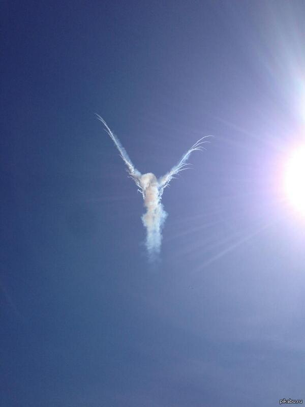 На авиа празднике, после полета "Русских витязей"