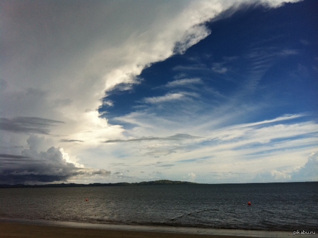 Два типа погоды на одном небе... Завораживает, не так ли?