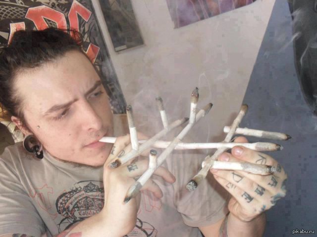 Нууу очень любит курить.)