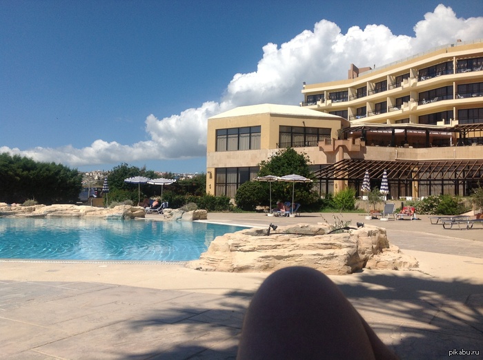 Моя коленка Сфоткал её пока она загорала, люблю ее