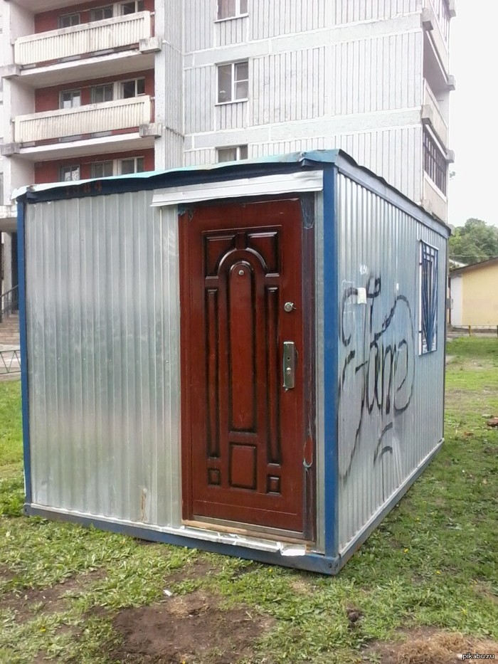 резиденция гастеров, стоит такое во дворе)