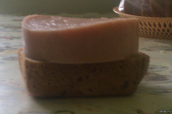 Попросил бабушку сделать не большой бутерброт -__-