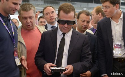 Россия 15 лет назад. Медведев в Сколково фото. Медведев в очках.