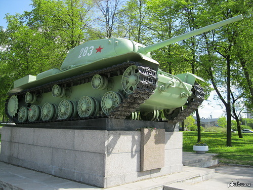 Help raise to the top, maybe this tank was stolen. It has been standing here for at least 62 years! Maybe the owner can be found. - My, Tanks, Abandoned, Can be hijacked, T-34