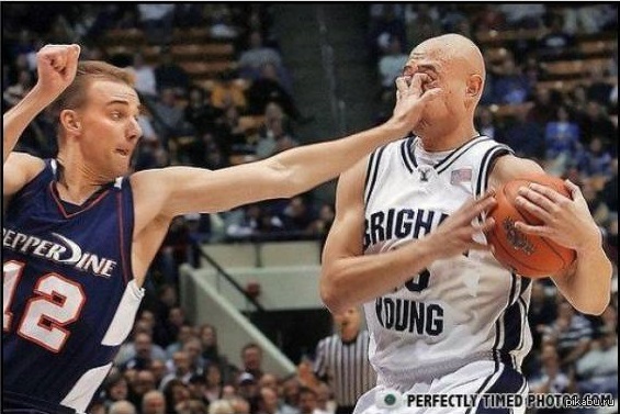 Этот неприятный момент, когда пытаешься играть во что-либо, но получается так плохо, что тебя просят уйти :(