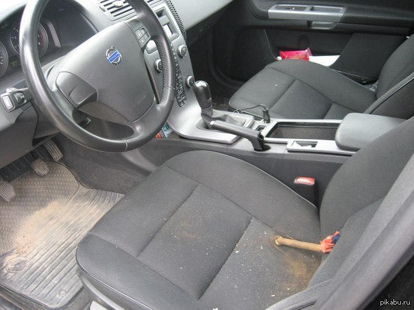 Зацепил защитой ДВС торчащую арматуру из плиты