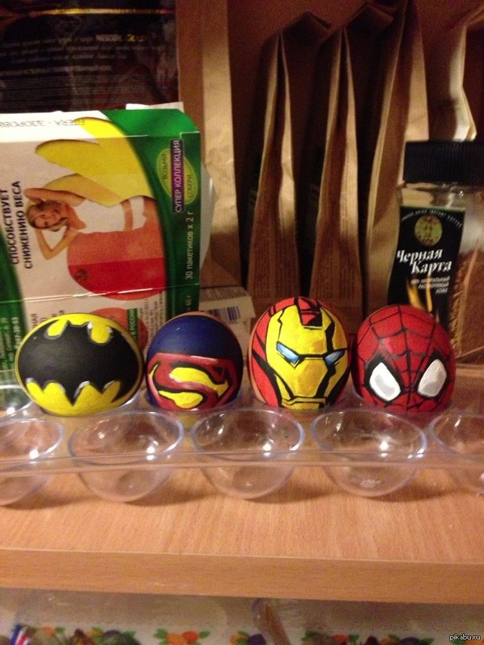 Вот такие вот пасхальные яйца нам подарили знакомые девушки-дизайнерши)