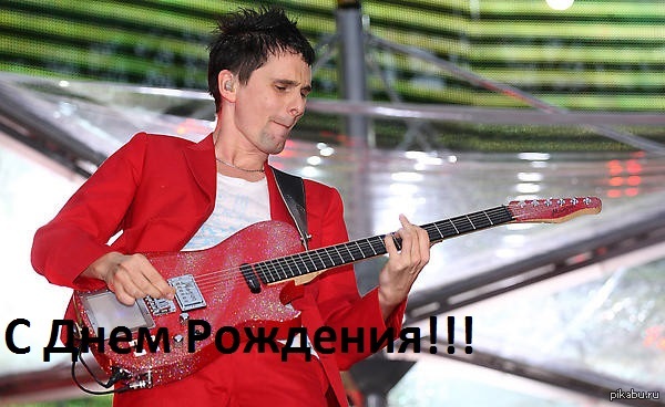 Метью беллами. Мэттью Беллами. Matthew Bellamy 2022. Мэттью Беллами Wembley. Мэттью Беллами с гитарой.