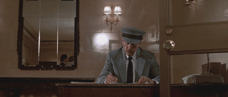 Реакция охранника, когда часто проходишь мимо