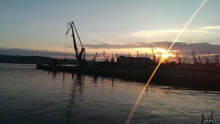 Мурманский порт в 3 ночи. Полярный день :-)