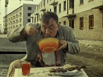 До закрытия ресторана осталось 5 минут