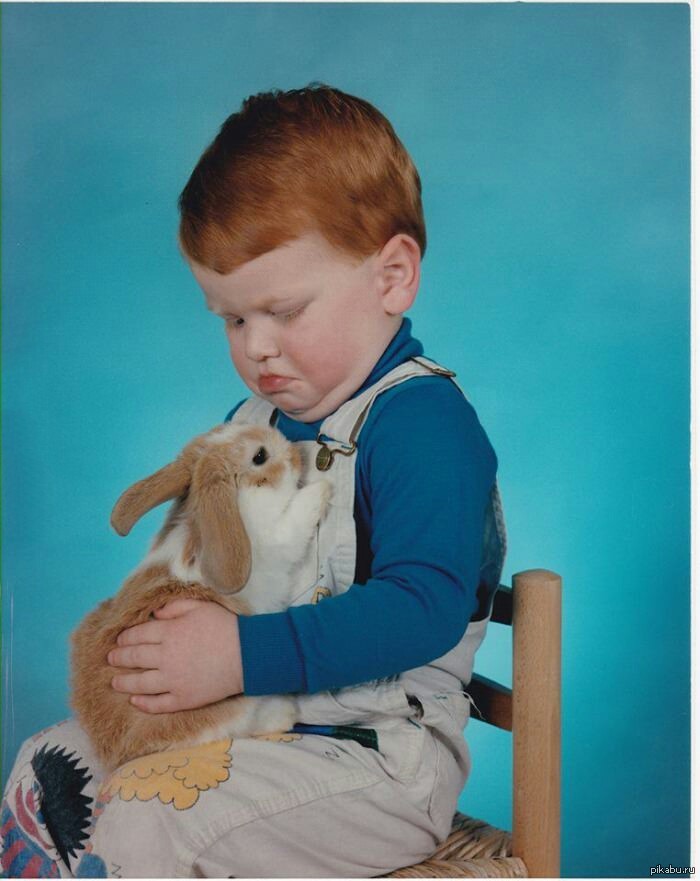 Мальчик и кролик. | Пикабу