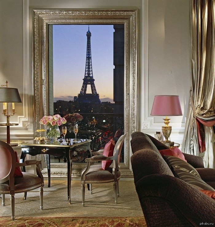 View from the windows of the suites of the five-star Plaza Athenee hotel in Paris - Hopelessness, Paris