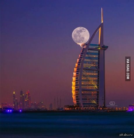    A supermoon shot in Dubai..(c)9gag.com