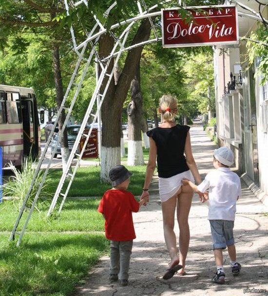 Очень жарко, надо бы проветрить )