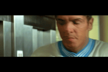 Когда просишь угрюмого работника какого-нибудь бюрократического заведения улыбнуться