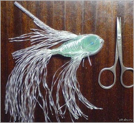 Игрушки плетение из капельниц. Поделки из капельницы. Плетеная рыбка из капельницы. Игрушки из капельницы. Поделки из капельницы.