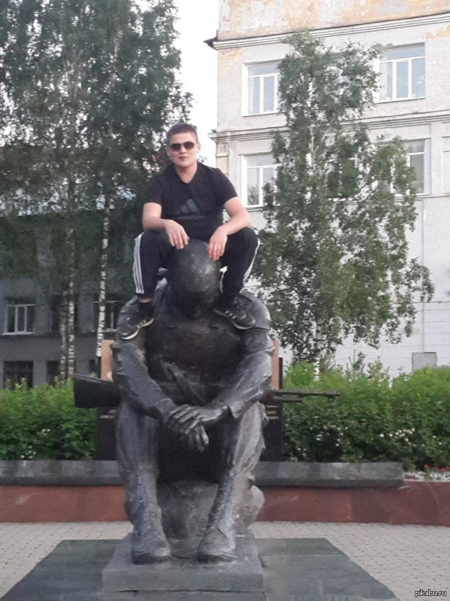 Памятник воину-интернационалисту.