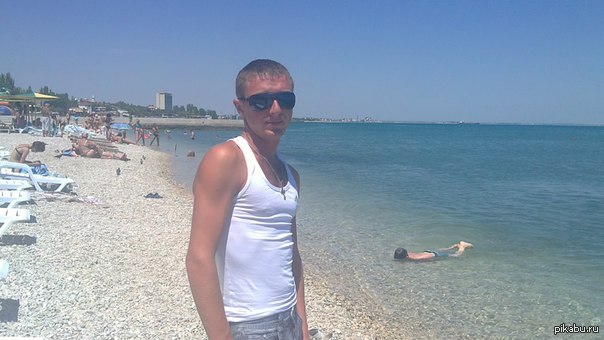 А ну, сфоткай меня на фоне утопающего мальчика)