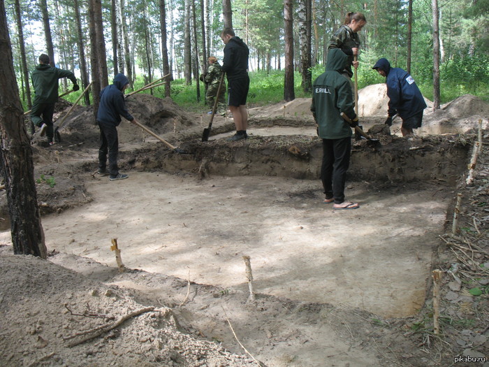 Посвящается всем тем, кто думает, что археологи работают кисточками и совочками)