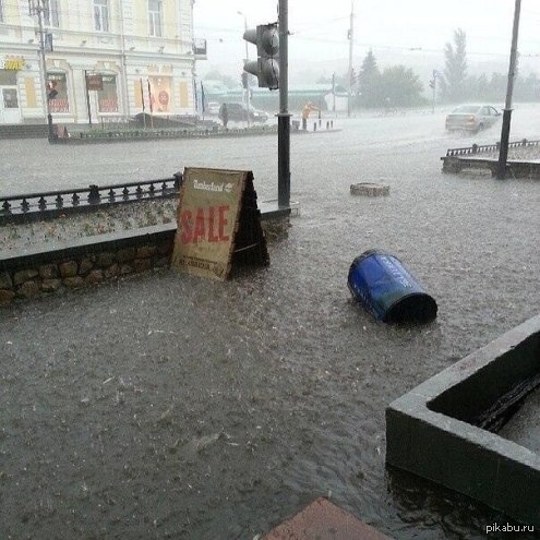 Дождь в омске. Сильные дожди Омск. Жизнь в Омске. Ливень в Омске вчера видео.