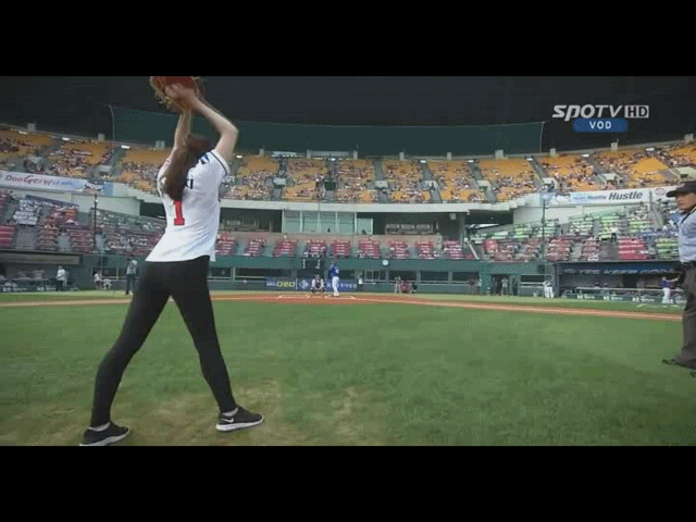 Красивая подача в бейсболе