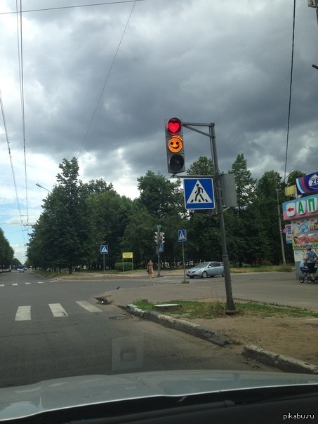 Светофор ярославль. Светофор в поле в Ярославле. Светофор в Брагино Ярославль. Светофоры Ярославль на Фрунзе.