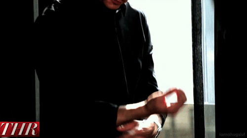 этот момент... последние штрихи перед выходом из дому...