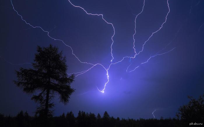 я просто люблю грозу.продолжение в описании. Уже несколько ночей в моём городе идёт ливень и гроза (именно ночью, днём - всё тихо) и кажды