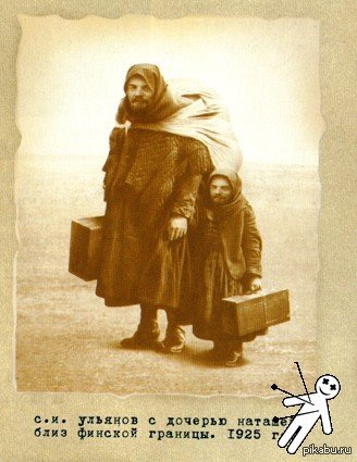 Баян, небось... Ну, пусть лежит тут.