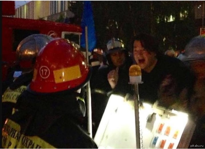 Горят декорации первого канала!