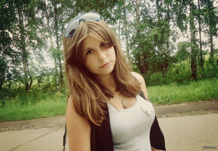 Пока все спят я могу выложить фотографию той в кого я влюблен. Всё равно никто не узнает