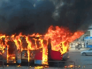 Пойдём! Твой трамвай приехал!