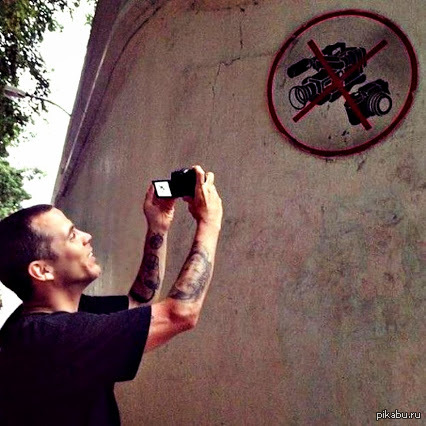 Семейная фотосессия в стиле рок. Крутые тематические фотосессии. Повстанец в маске. Бунтари мхт чехова. Против системы фото.