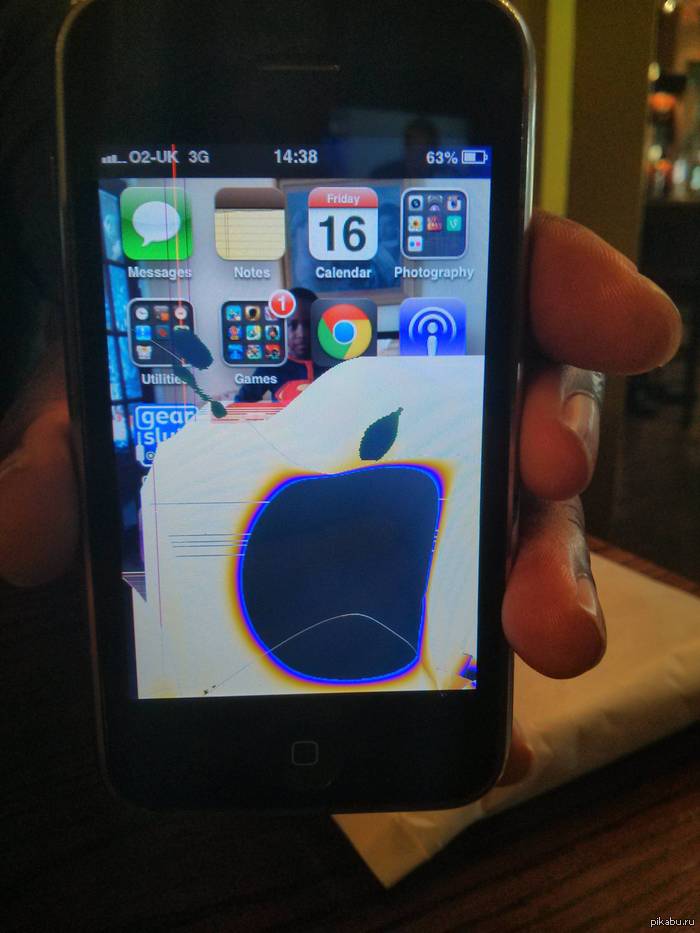 Друг разбил экран, результатом стал знакомый логотип.