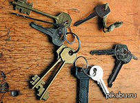 Забытый ключ геншин 4.4. Старинный ключ. Квартирные ключи. Связка старинных ключей. Ключи от квартиры старые.