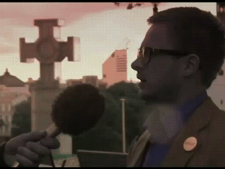 Молния ударила в репортера