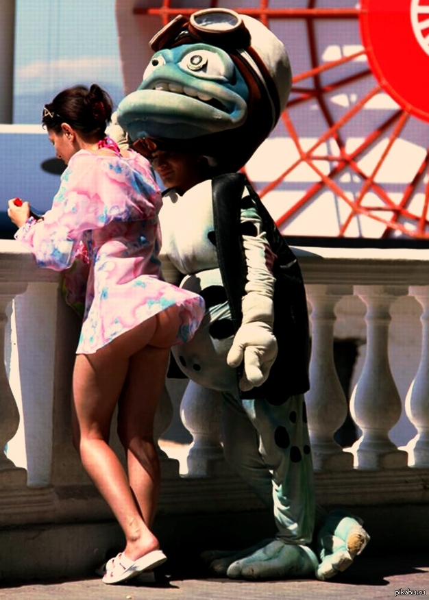 Crazy Frog...)) - NSFW, Crazy frog, Axel F, Girls, Frogs, Booty