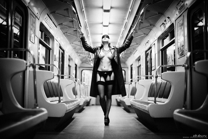Subway just got better - NSFW, Girls, Metro, Black and white