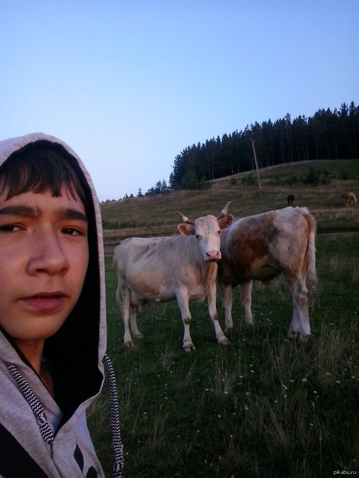 Сфоткался с тёлочками