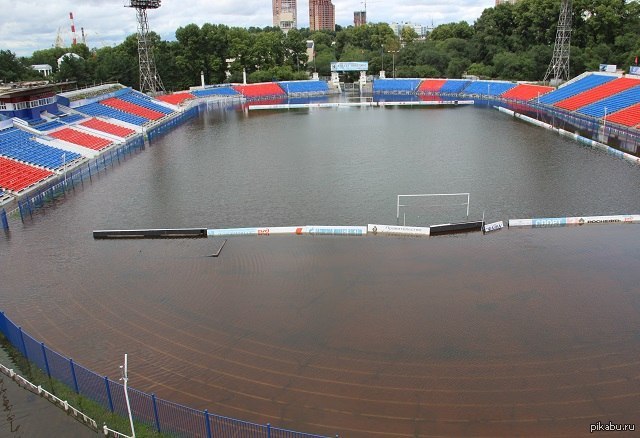 Вода на стадионе