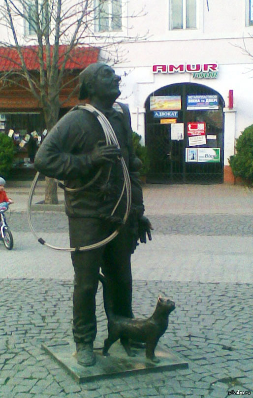 Просто памятник такой