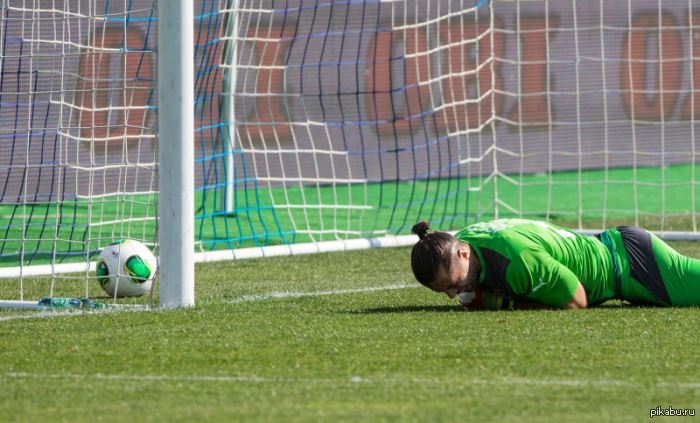 Come up with a caption for the photo - Zenith, Lokomotiv, Football, Match