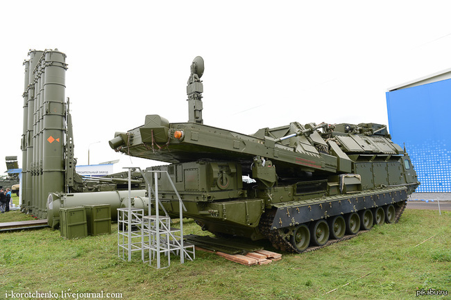 Президент России Владимир Путин принял решение поставить Ирану 5 дивизионов ЗРК С-300ВМ «Антей-2500».