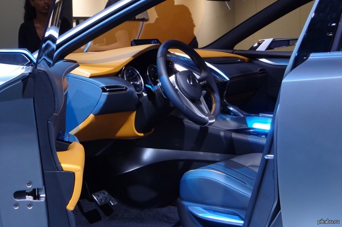 ����� ���������� �������� Lexus LF-NX � ������������ �� ����������